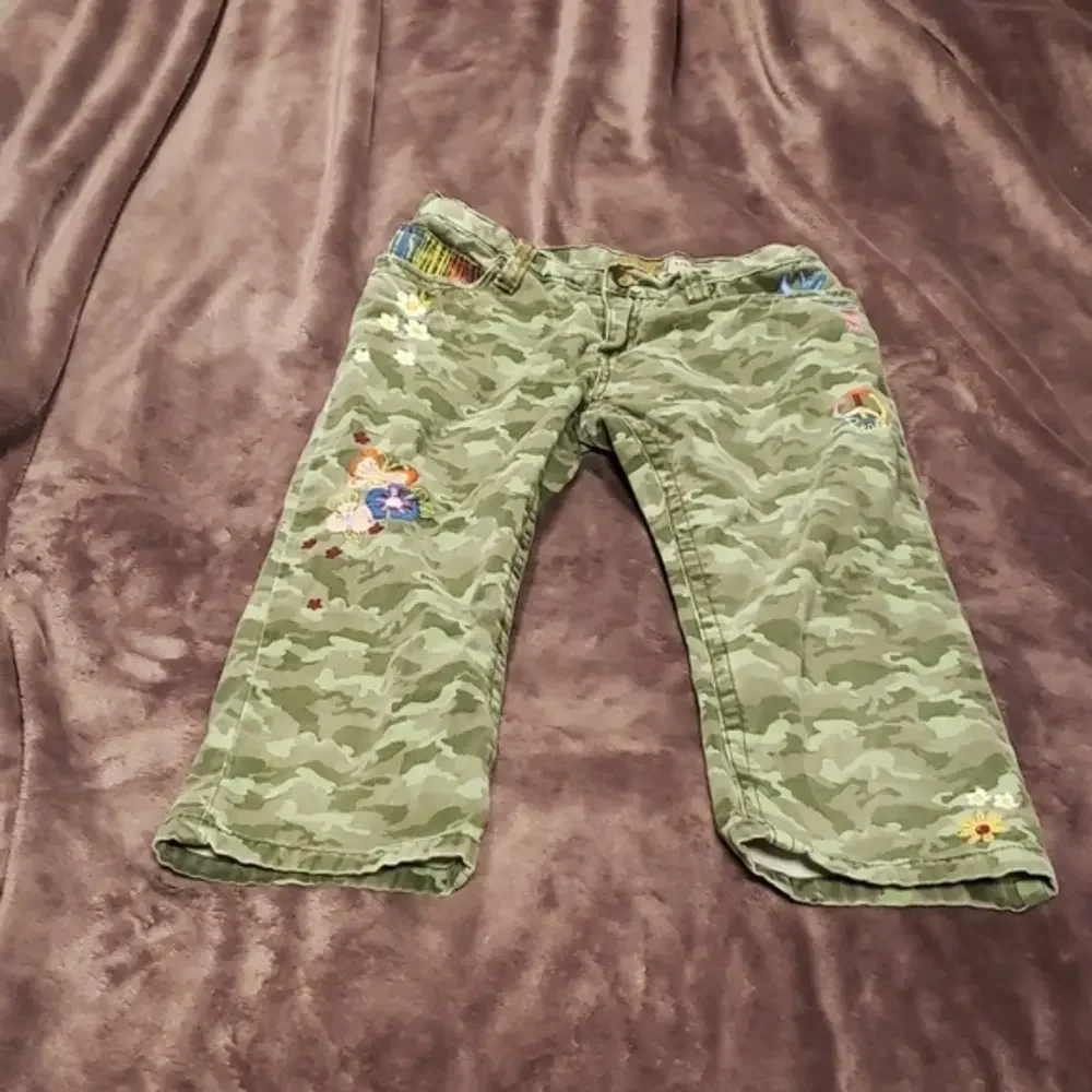 Children's Place Capri's Size‎ 14 Camo with Flowers